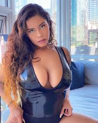 Lsie - Free pics, galleries & more at Babepedia