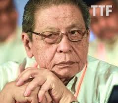 Dap and amanah have not abandoned anwar in favour of mahathir as it is the surest way for anwar to become lim kit siang (林吉祥). China Wants Mahathir Gone So Does The Dap The Third Force
