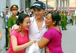 Check spelling or type a new query. áº£nh Tráº¡i Táº¡m Giam Chi Hoa Vá»¡ Oa Háº¡nh Phuc Ngay Ä'áº·c Xa Tin Tá»©c