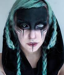 Throwback to the dark side of my Gemini makeup look 😁♊ What's your sun,  moon & rising sign? And which do you feel connected to the most? 🤔 🖤✨  #gothic #gothicmakeup #pagangoth #