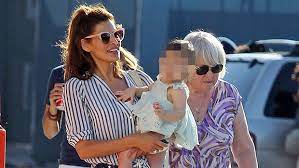 Ryan Gosling Eva Mendes Daughter S 1st Pic She Looks Just Like Mom Hollywood Life