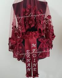 Sevgili Gelinimiz Medine Hanim Icin Hazirladigimiz 3d Bordo Duvak Ozel Swarovski Isimli Beli Bol 3d Cicekli Kusak Ve El Nedime Hediyeleri Gelinler Dugun Gelin