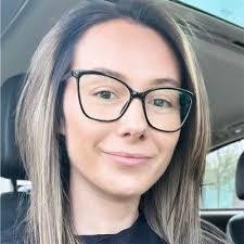 Sara Boggs's Instagram, Twitter & Facebook