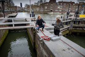 Deze visdeurbel moet vissen in utrecht gaan helpen: Deze Visdeurbel Moet Vissen In Utrecht Gaan Helpen Mensen En Dieren Kunnen Best Wat Meer Samenleven Trouw