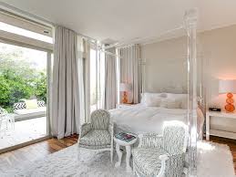 Clear Acrylic Canopy Bed Is Just Fabulous In This Palm Desert Vacation Rental Luxury Bed Frames Luxury Bedroom Decor Luxurious Bedrooms
