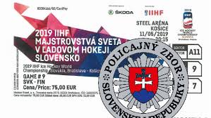 Puk s oficiálním logem a nápisem český hokej na bílém podkladu ocení všichni hokejoví fanoušci. Akce Macejko Slovenska Policie Chytila Padelatele Vstupenek Na Ms 2019 Hokej Cz Web Ceskeho Hokeje