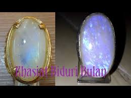 Batu biduri bulan atau yang sering disebut batu moonstone merupakan batu putih yang menyerupai warna bulan. Khasiat Batu Biduri Bulan Youtube