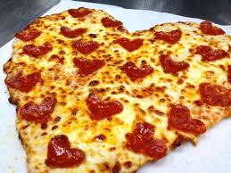 Someone Asked A Girl To Prom On A Pizza In High School Needless To Say It Was Cheesy Hehe Eda Idei Dlya Dnya Svyatogo Valentina Deserty