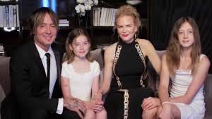 Её родители — энтони дэвид кидман и джане. Nicole Kidman And Keith Urban S Daughters Make Rare Appearance During 2021 Golden Globes Entertainment Tonight
