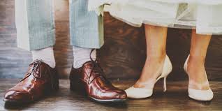 Et fam., trouver chaussure à son pied, rencontrer une personne qui lui convient, une chose appropriée à ses besoins. D Ou Vient L Expression Trouver Chaussure A Son Pied