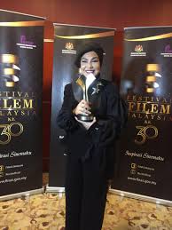 A film based on true story of sergeant kanang anak langkau, an iban warrior and the nation's most decorated war hero, who fought bravely during communist one alien crashed in a small village in malaysia, create havoc with the villagers. Crossroads One Two Jaga Wins Best Film At 30th Malaysia Film Festival The Star