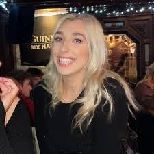 Rachael Egan's Instagram, Twitter & Facebook