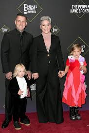 Die außergewöhnliche autobiographie von aktenzeichen xy. People S Choice Awards Die Besten Outfits Vom Roten Teppich Gala De