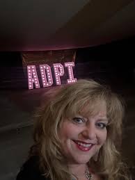 MEET EXEC MONDAY🤍 Chloe is from Fayetteville, Arkansas and is currently  majoring in Public Health