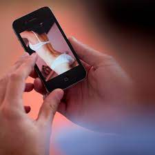 15-Jähriger verschickte Nacktbilder einer Freundin - Handyverbot - nrz.de