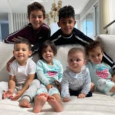 She launched her singing career in 2005 under the artistic name ronalda,. Caras Foto De Primos Katia Aveiro Partilha Imagem Dos Filhos Dinis E Valentina Ao Lado Dos Filhos De Cristiano Ronaldo