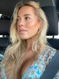 Isabella Duffy's Instagram, Twitter & Facebook