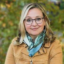 Kim Hornsby's Instagram, Twitter & Facebook