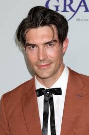 Peter Porte's Instagram, Twitter & Facebook