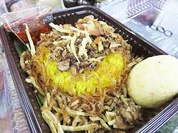 26.10.2021 · salah satunya adalah tongkol suwir sambal matah. Nasi Kuning Manado Yang Sedap Dengan Pelengkap Ikan Cakalang
