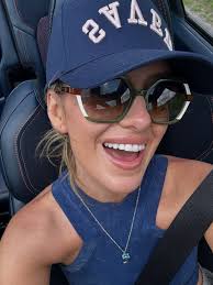 Get in! We're going for a drive & listening to Lainey Wilson! 🫶 Listen to  Lainey + all of your country favs 🎧: https://ihr.fm/IHCFavesFB