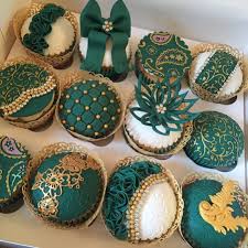 Black And Gold Cupcakes Pinterest Green Gold Cupcakes Emerald Wedding Cake Green Themed Wedding Green Cupcakes