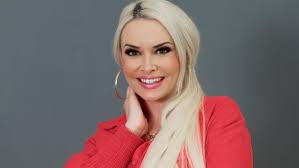 Bekannt wurde die pfälzerin mit wasserstoffblonden haaren, im april hatte sie nach vielen jahren dann wohl einfach genug davon. Daniela Katzenberger Schliesst Mit Ihrer Neuen Haarfarbe Keinen Frieden