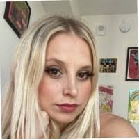 Tori Mcgrath's Instagram, Twitter & Facebook