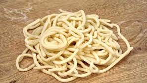Per realizzare questa ricetta, iniziate versando la farina su una spianatoia. Pici Senesi Ricetta Tipica Toscana Per Una Pasta Semplice E Senza Uovo