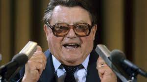 Oktober 1988 in regensburg) war ein deutscher leistungssportler, offizier der wehrmacht (zuletzt oberleutnant des heeres), akademiker, studienrat und konservativer politiker. Franz Josef Strauss Verherrlicht Und Verdammt Bayern Sz De