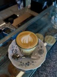 Siempre es un buen momento para tomarte un café ✨☕️ Te esperamos todos los  dias desde las 8:00 hs.