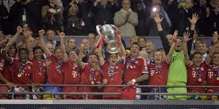 I giocatori del bayern monaco durante la presentazione della squadra all'allianz arena. Champions League Il Bayern Festeggia La Quinta