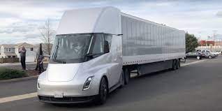 Four independent motors provide maximum power and acceleration and require the lowest energy cost per. Tesla Semi Production Version Will Have Closer To 600 Miles Of Range Says Elon Musk Electrek