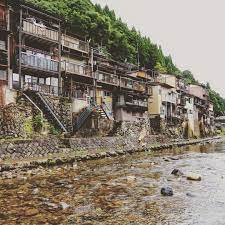 日本 岐阜県の郡上八幡流れる川がとても綺麗川沿いの家も風情がある 日本 岐阜県 郡上八幡 郡上 観光 旅行 国内旅行 川 風情 街並み 歴史 フォトジェニック ふぉとじぇにっく ふぉと 写真 自然 水 instagram photography travel