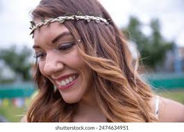 75 mil resultados de imágenes, fotos de stock e ilustraciones libres de  regalías para Festival hippie