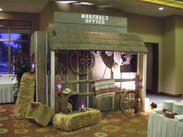 Country western party decorations supplies wild west saloon theme cowboy horse riding horseback cattle rancher birthday set kit pack. Enter Your Wild West Event Thru A Swinging Welcome Sign Fit And Ready To Hitch Up Your Horse A W Western Theme Party Western Decor Wild West Party Decorations
