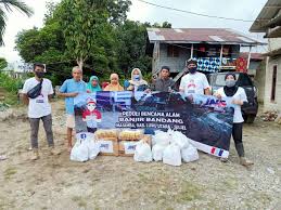Fakta baru terungkap dari kasus beredarnya video syur mirip artis gisella anastasia alias gisel. Jne Makassar Serahkan 1 Ton Bantuan Untuk Korban Banjir Bandang Luwu Utara