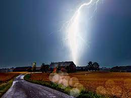 Meteorologisk institutt henrik mohns plass 1 0371 oslo telefon 22 96 30 00. Farevarsel For Lyn Og Torden I Kveld Vi Folte Oss Litt Historiske
