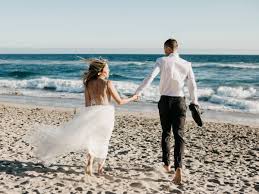 Symonds werde anscheinend den nachnamen ihres mannes annehmen und als carrie johnson eines der bilder zeigt das paar, das sich nach der hochzeit im garten der downing street in die. Heiraten Im Ausland In Diesen Landern Geht S Schnell Und Gunstig Bildderfrau De