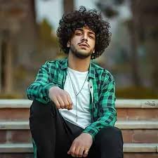 احسان دریادل دهه 70 در تهران متولد شد، شاعر، خواننده و آهنگساز می باشد. Ø¯Ø§Ù†Ù„ÙˆØ¯ Ø¢Ù‡Ù†Ú¯ Ø¬Ø¯ÛŒØ¯ Ø§Ø­Ø³Ø§Ù† Ø¯Ø±ÛŒØ§Ø¯Ù„ Ù„Ø§Ù„Ø§ÛŒÛŒ Ø§ÙØªØ§Ø¯ÛŒÙ… Ø±Ùˆ Ø¯ÙˆØ± ØªÚ©Ø±Ø§Ø± Ùˆ ØªØ§ Ú©ÛŒ Ø¨Ø§ÛŒØ¯ Ø¨Ø´Ù†ÙˆÛŒÙ… Ø§Ø² Ù‡Ù… Ø¨Ø¯ Ùˆ Ø¨ÛŒØ±Ø§Ù‡ Ø±Ùˆ