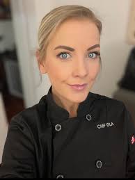 Hello! I'm Masrya, head chef and owner of Café & Restaurant Maratonga