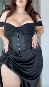 OnlyFans model rakes in $45K monthly from 55-inch butt