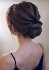 25 Chic Low Bun Hairstyles For Every Bride Lowbun Weddinghairstyles Bridalhair Hair Styles Mom Hairstyles Romantic Wedding Hair