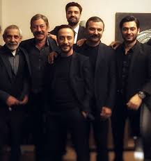 Eşkıyaya dünyaya hükümdar olmaz dizisinin yeni bölümleri kadar oyuncuları da merak ediliyor. Eskiya Dunyaya Hukumdar Olmaz In Enistesi Hakan Karsak Kimdir