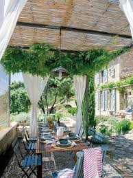 Une Ancienne Ferme Sous Le Signe Du Ciel De La Mediterranee Avec Images Amenagement Jardin Pergola Terrasse Deco Exterieure