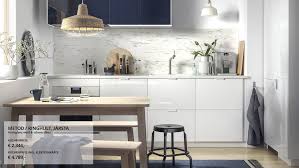 Glanzende Anspruchsvolle Kuche In 2020 Ikea Kuche Inspiration Kuchenpreise Kuche Einrichten