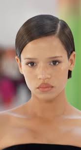 Taylor Russell contro Jenna Ortega (Secondo me hanno un'aria/tipo di look  simile) : r/VindictaRateCelebs