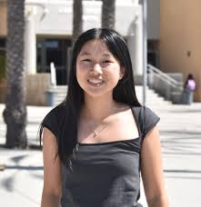 Former world champion coaches badminton