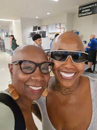 🌹Hi I'm looking for a new friend, I don't care where you're from Give me a  little hello Hello little there is no charge. But a little hello It means a  lot