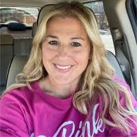 Lisa Teti's Instagram, Twitter & Facebook